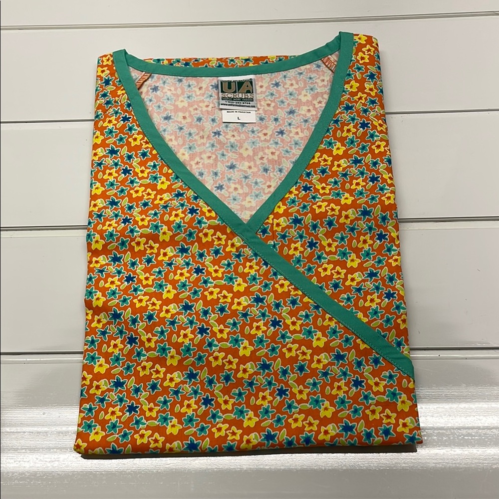 UA Scrubs Floral Star Print Top - Orange, Blue, Yellow. NEW